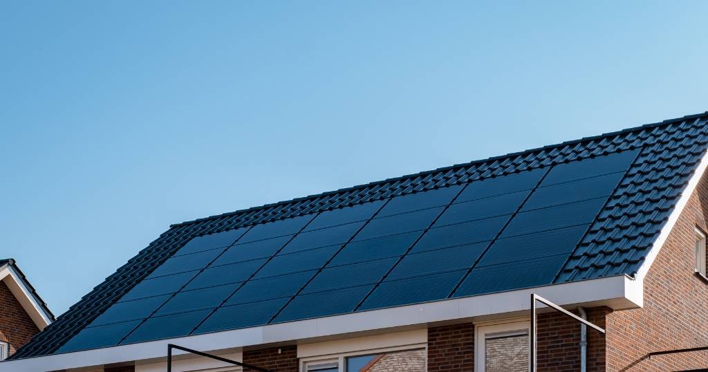 SOLAR POWER – THE TRANSITION TO A SUSTAINABLE FUTURE 2 Solar power Neamath Pearl 1